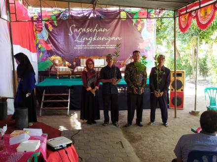 DLH MEMBERIKAN 1000 POHON DI DUSUN TULUNG